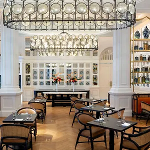5* Hotel Raffles